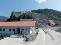 Logo von Hartstein- und Schotterwerk Ludwig Groß GmbH