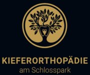 Logo von Kieferorthopädie am Schloßpark Dr. Ambili Roselina Mundethu & Kollegen