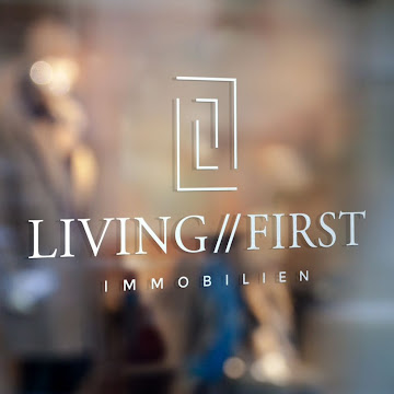 Logo von Living First Immobilien - Immobilien verkaufen und bewerten